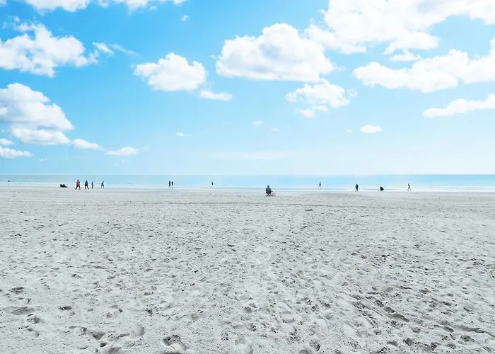 Ocean Front Comfy Condo W/Kitchen, Sleeps 4, Snowbird Paradise