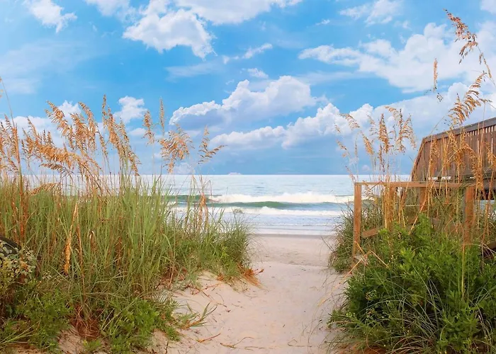Ocean Front Comfy Condo W/Kitchen, Sleeps 4, Snowbird Paradise