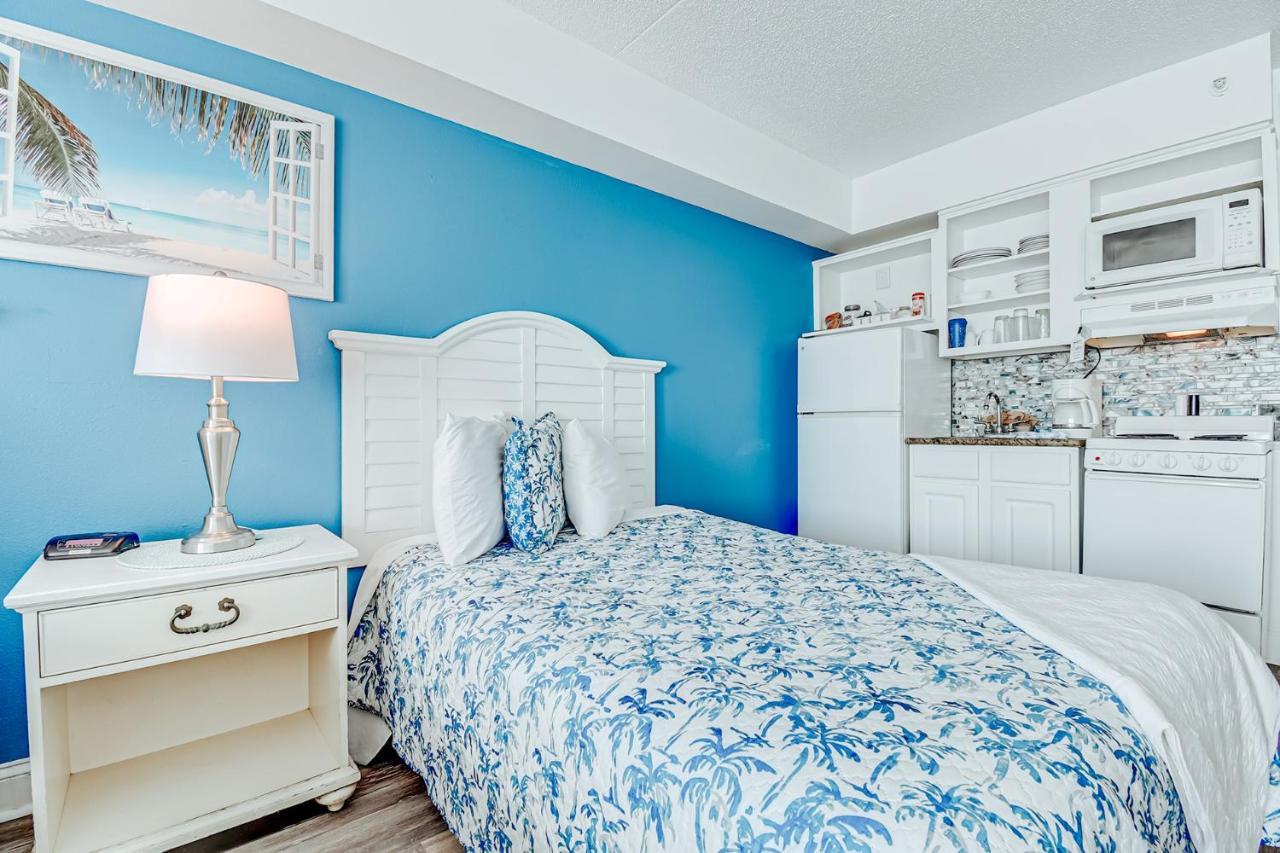 Apartment Ocean Front Comfy W/kitchen, Sleeps 4, Snowbird Paradise Myrtle Beach
